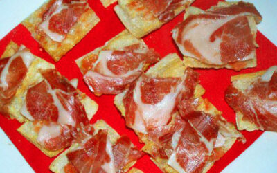 Pane con pomodoro e prosciutto