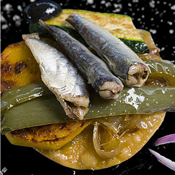 Sardine in olio di oliva, pesce fresco molto benefico per la salute 